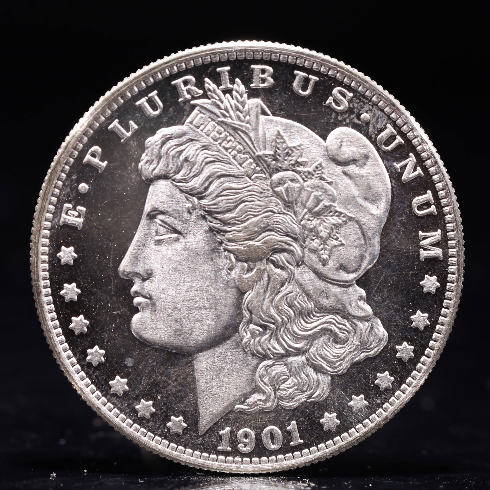 USA Morgan Dollar 1901 Coin: Obv: profile bust with date below and E PLURIBUS UNUM legend and stars around. Rev: eagle with In God we trust above within wreath with UNITED STATES OF AMERICA ONE DOLLAR legend. IN GOD WE TRUST / LI