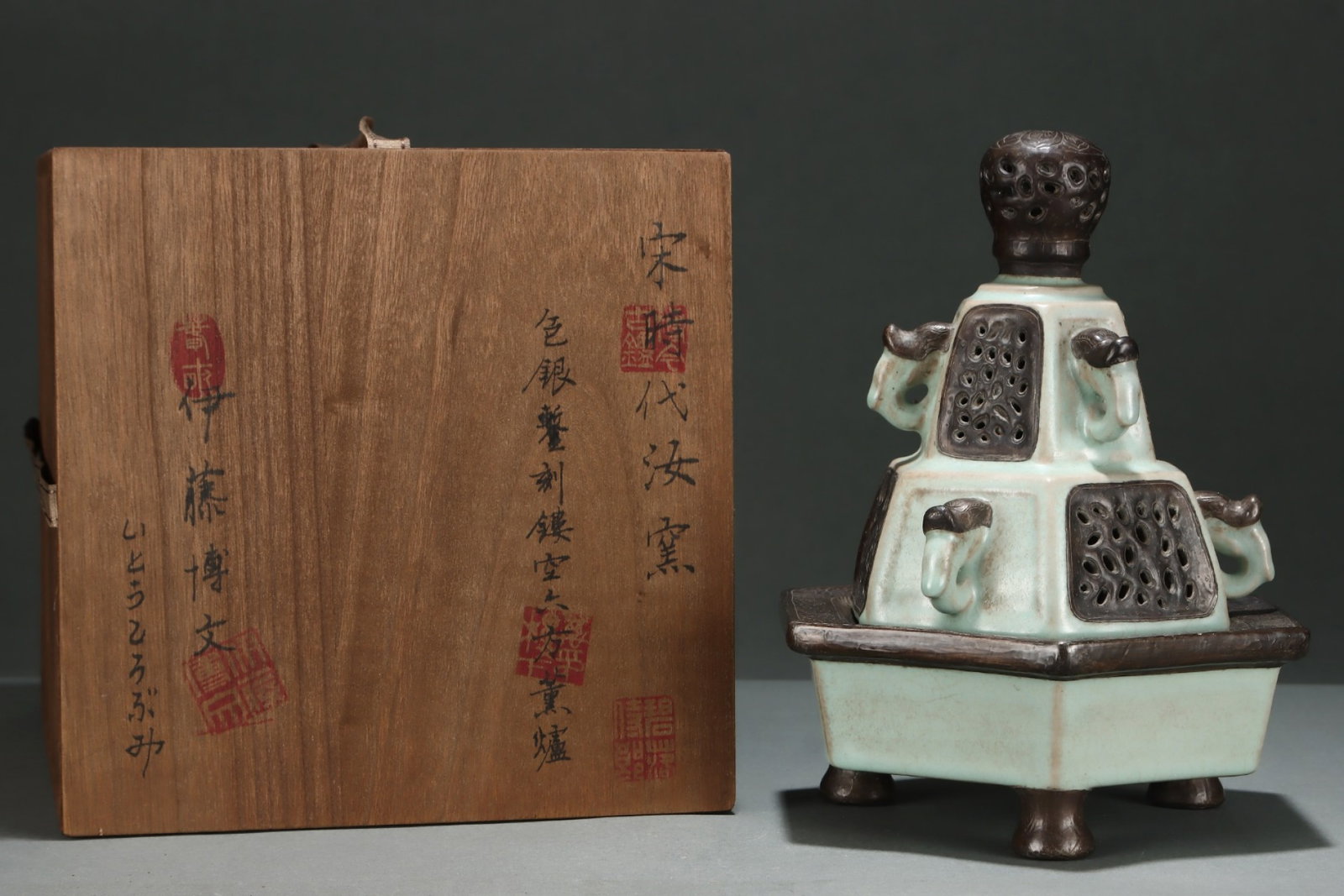 An Exquisite Ru yao Cover with Silver Tripod Censer: An Exquisite Ru yao Cover with Silver Tripod Censer,Song Dynasty,China,Size:9.8inx8.1in 汝窑包银三足香炉,中国宋代