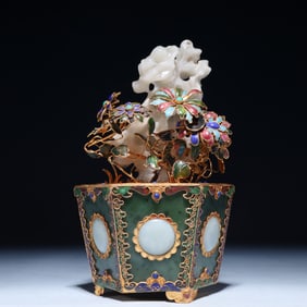 An Exquisite White Jade Inlaid Gilt Bronze Rockery Ornament, Inlaid Jasper