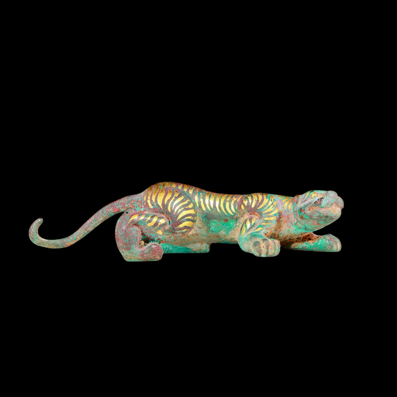 A precious bronze inlaid gold tiger ornament: A precious gold-inlaid bronze tiger ornament ancient times, Size: 4.7inx1.6inx1in, Weight: 203g 铜嵌金老虎摆件，远古时期
