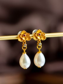 A Pair of Exquisite Sterling Silver-Gold Plated Inlaid Pearls Earrings
