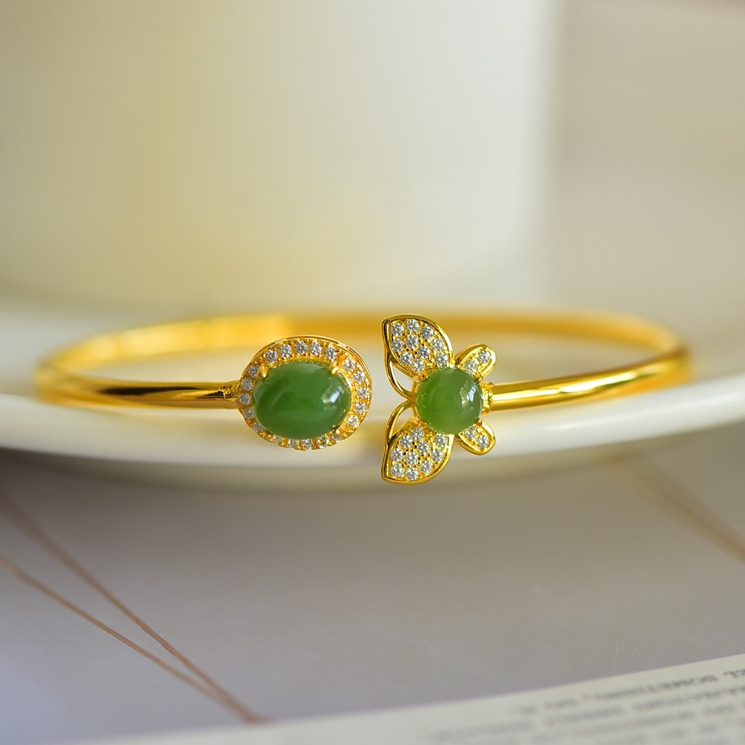 An Exquisite Sterling Silver-Gold Plated Inlaid Jasper Bracelet,Inlaid Diamond: An Exquisite Sterling Silver-Gold Plated Inlaid Jasper Bracelet,Inlaid Diamond,Size:7mmx9mm 纯银镀金镶碧玉手镯,嵌钻石