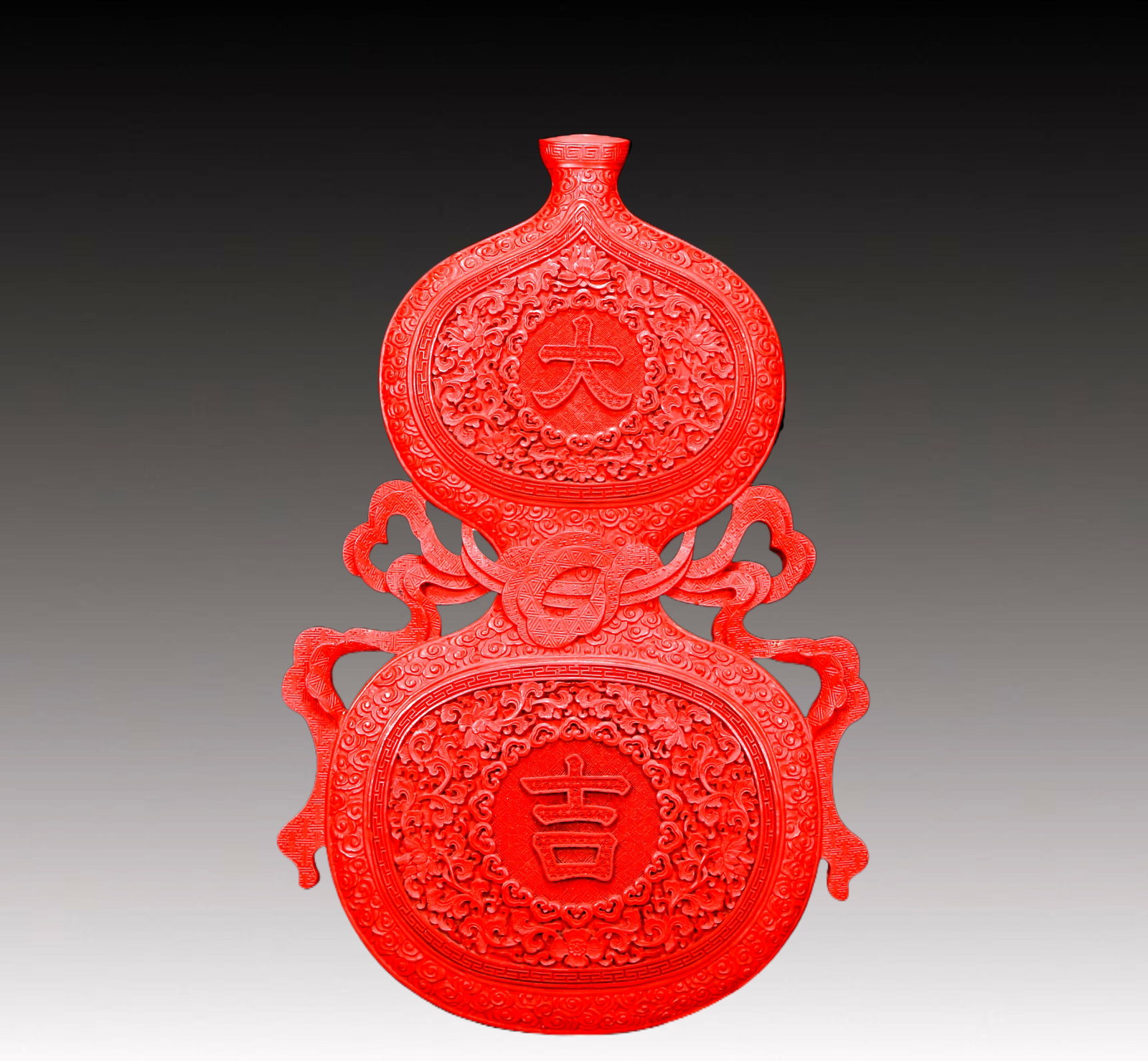 A Fine Carved Red Lacquer Lotus Pattern Gourd-Shaped Hanging Panel: A Fine Carved Red Lacquer Lotus Pattern Gourd-Shaped Hanging Panel,Qing Dynasty, China,Qianlong Six-character Mark,Size:10.2inx15.7inx0.8in,Weight:1300g 剔红漆器大吉