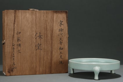 An Exquisite Ru yao Sky Blue Glazed Tripod Brush Washer