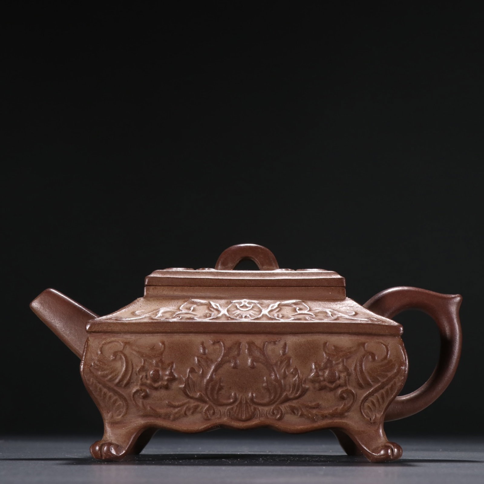 A Rare Purple Sands Lotus Pattern four legs Teapot: A Rare Purple Sands Lotus Pattern four legs Teapot,Qing Dynasty,China,Quanyin Sheji Mark,Size:3.3inx6.5in 紫砂缠枝莲纹四足茶壶,中Þ