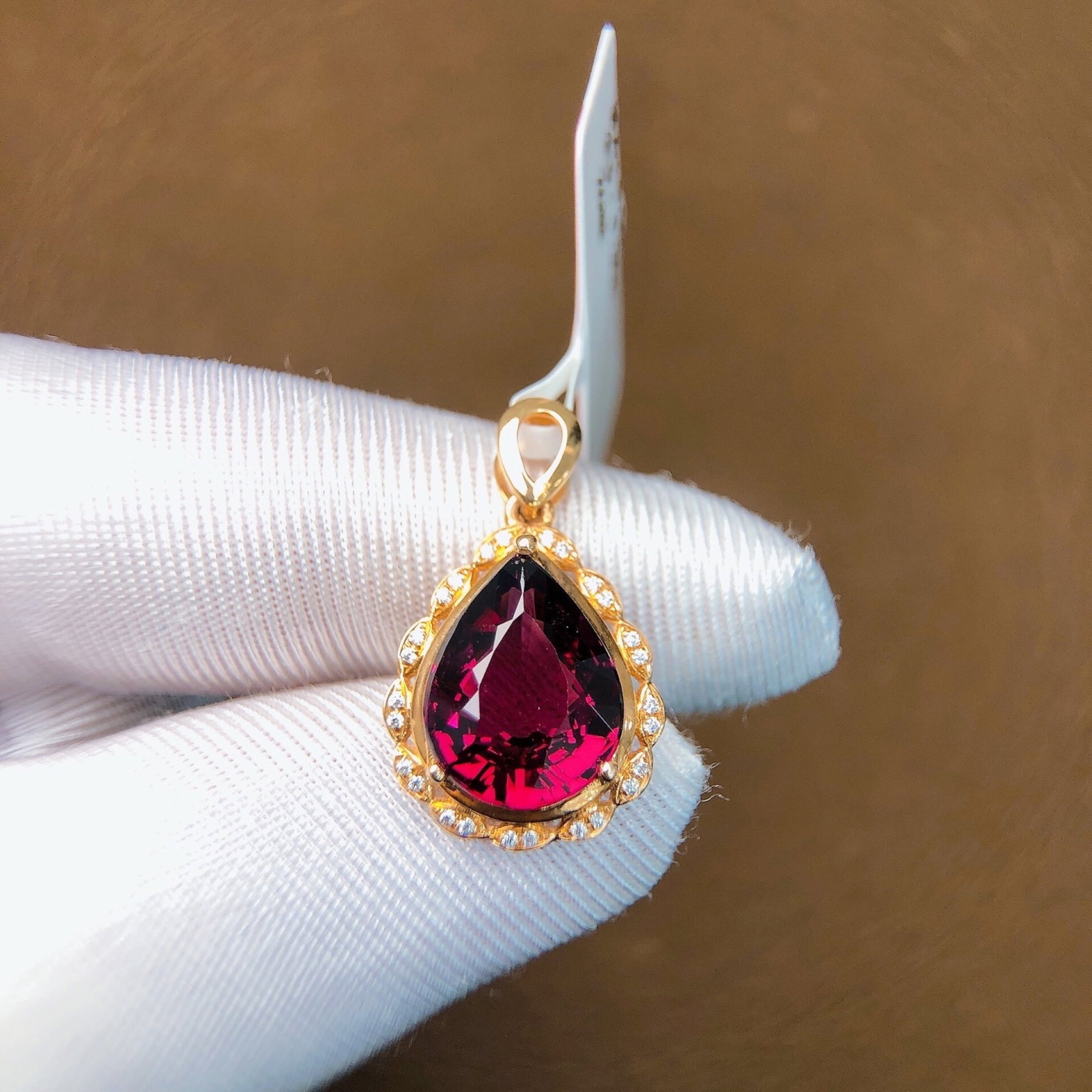 5.5Ctw Sterling Silver-Gold Plated Inlaid Natural Gemstone Necklace: 5.5Ctw Sterling Silver-Gold Plated Inlaid Natural Gemstone Necklace,Size:13.3mmx9.6mm 5.5Ctw纯银镀金嵌天然宝石项链