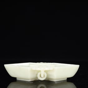 An Exquisite White Jade Bats Pattern Brush Washer