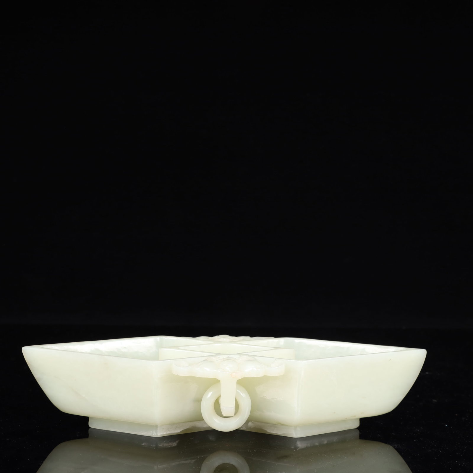 An Exquisite White Jade Bats Pattern Brush Washer (1 of 12)