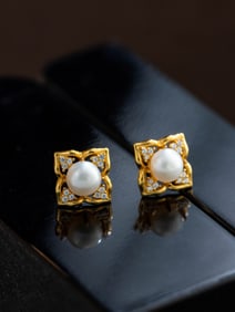 A Pair of Exquisite Sterling Silver-Gold Plated Inlaid Pearls Earrings, Inlaid Diamond