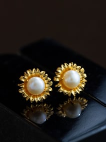 A Pair of Exquisite Sterling Silver-Gold Plated Inlaid Pearls Earrings