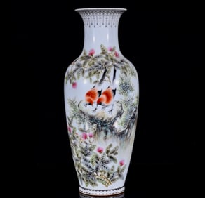 An Exquisite Famille-Rose Flower and Bird Pattern Vase,with poem