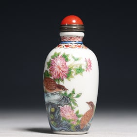 An Exquisite Painted Enamel Flower and Bird Pattern Porcelain Snuff Bottle