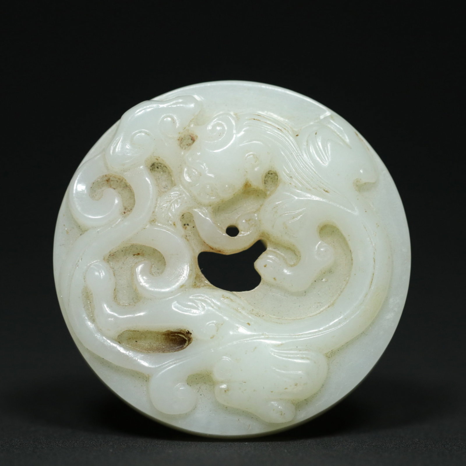 An Exquisite White Jade Chi-Dragon Pattern Pendant: An Exquisite White Jade Chi-Dragon Pattern Pendant,Ming Dynasty,China,Size:1.9inx0.5in,Weight:51.3g 白玉螭龙纹挂件,中国明代