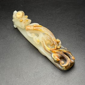 An Exquisite White Jade Dragon Pattern Hook