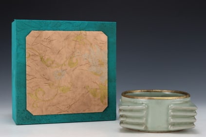 An Exquisite Longquan yao Cover with Gold Cong-Shaped Censer,with an Imperial Poem by Emperor