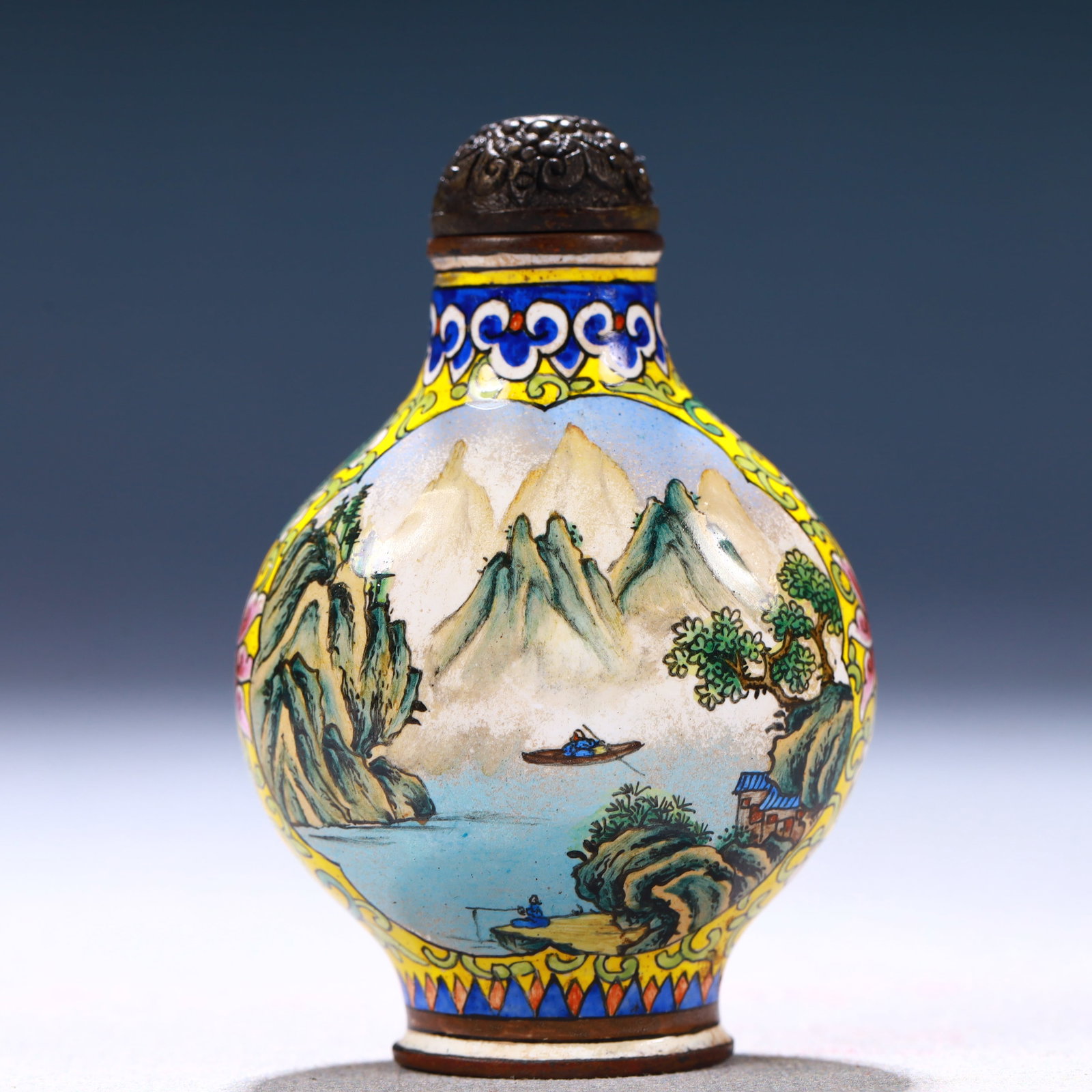 An Exquisite Painted Enamel Landscape and Figure Pattern Snuff Bottle: An Exquisite Painted Enamel Landscape and Figure Pattern Snuff Bottle,Qing Dynasty, China,Qianlong Four-character Mark,Size:1.8inx0.8inx2.6in,Weight:56g 画珐琅山水人