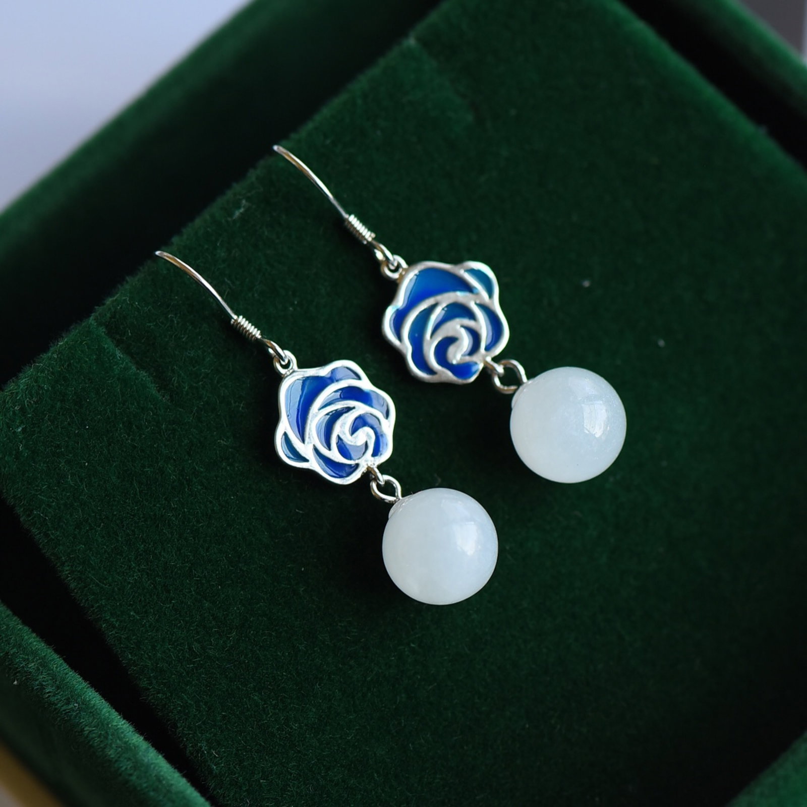 A Pair of Exquisite Sterling Silver Inlaid White Jade Earrings: A Pair of Exquisite Sterling Silver Inlaid White Jade Earrings,Size:10mmx10mm 一对纯银镶白玉耳环