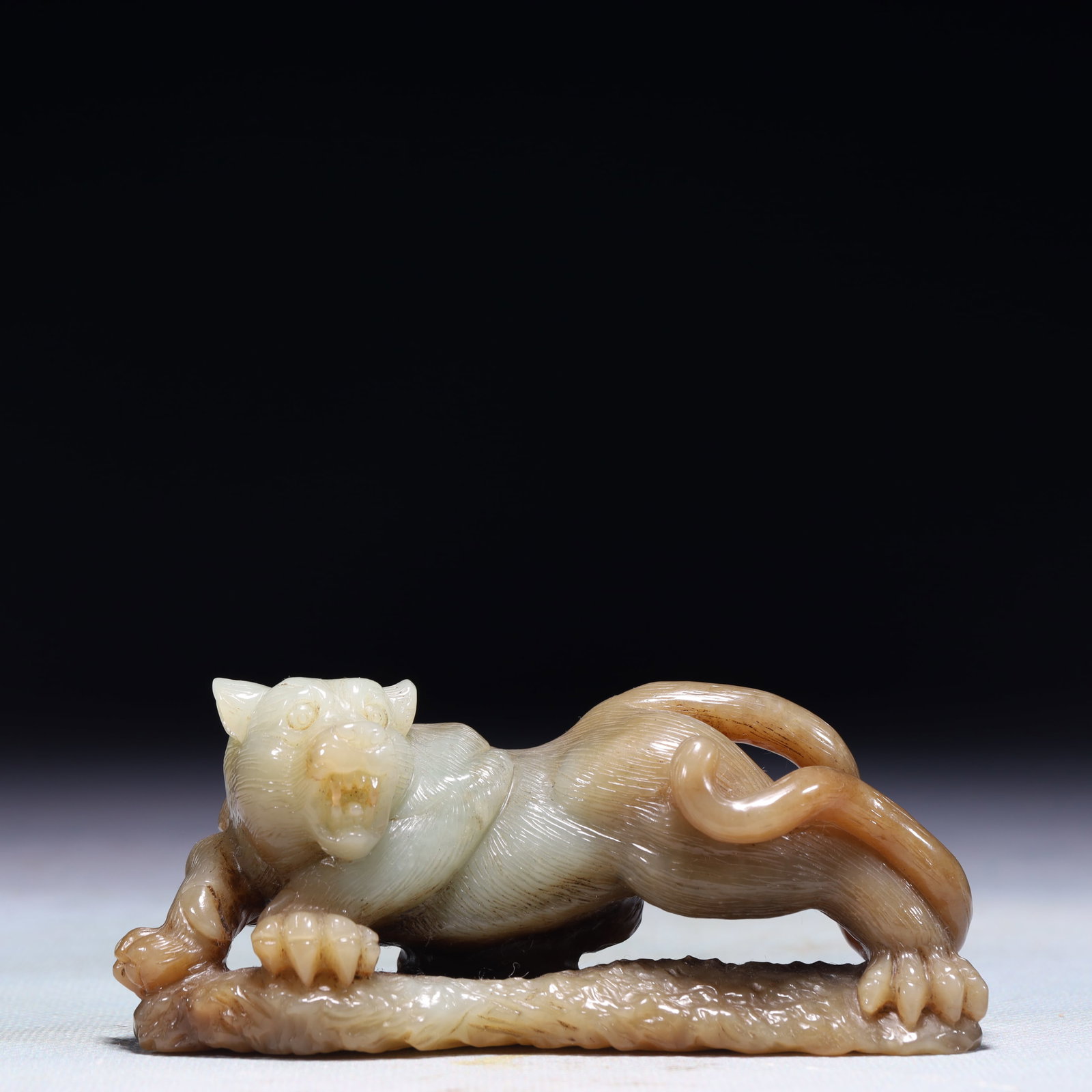 An Exquisite White Jade Auspicious Beast Ornament: An Exquisite White Jade Auspicious Beast Ornament,Qing Dynasty,China,Size:4.1inx1.2inx1.9in,Weight:210.8g 白玉瑞兽摆件,中国清代