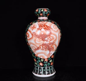 An Exquisite Wucai Iron-Red Auspicious Cloud and Dragon Pattern Vase