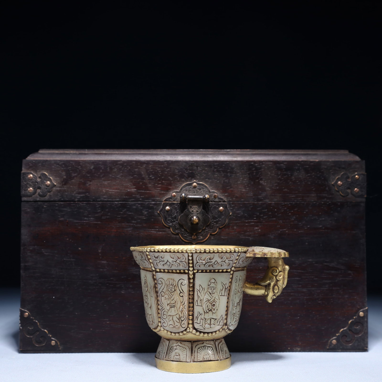 An Exquisite White Jade Cover with Gold Figure Pattern Cup (1 of 8)