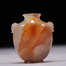 A Precious Agate Beast-Handled Snuff Bottle