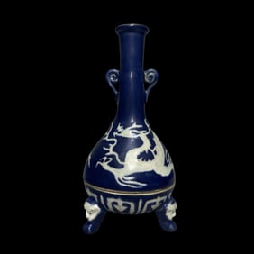 An Exquisite Ji Blue Glazed Dragon Pattern Double-Ears Tripod Bottle