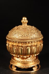 An Exquisite Gilt Bronze Flower Pattern Cover Jar,With Base