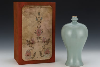 An Exquisite Ru yao Sky Blue Glazed Cover with Gold Vase,with an Imperial Poem by Emperor Qianlong