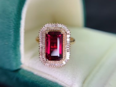 A Exquisite 18k Gold Inlaid 3.70ct Natural Tourmaline Ring,Inlaid Diamond