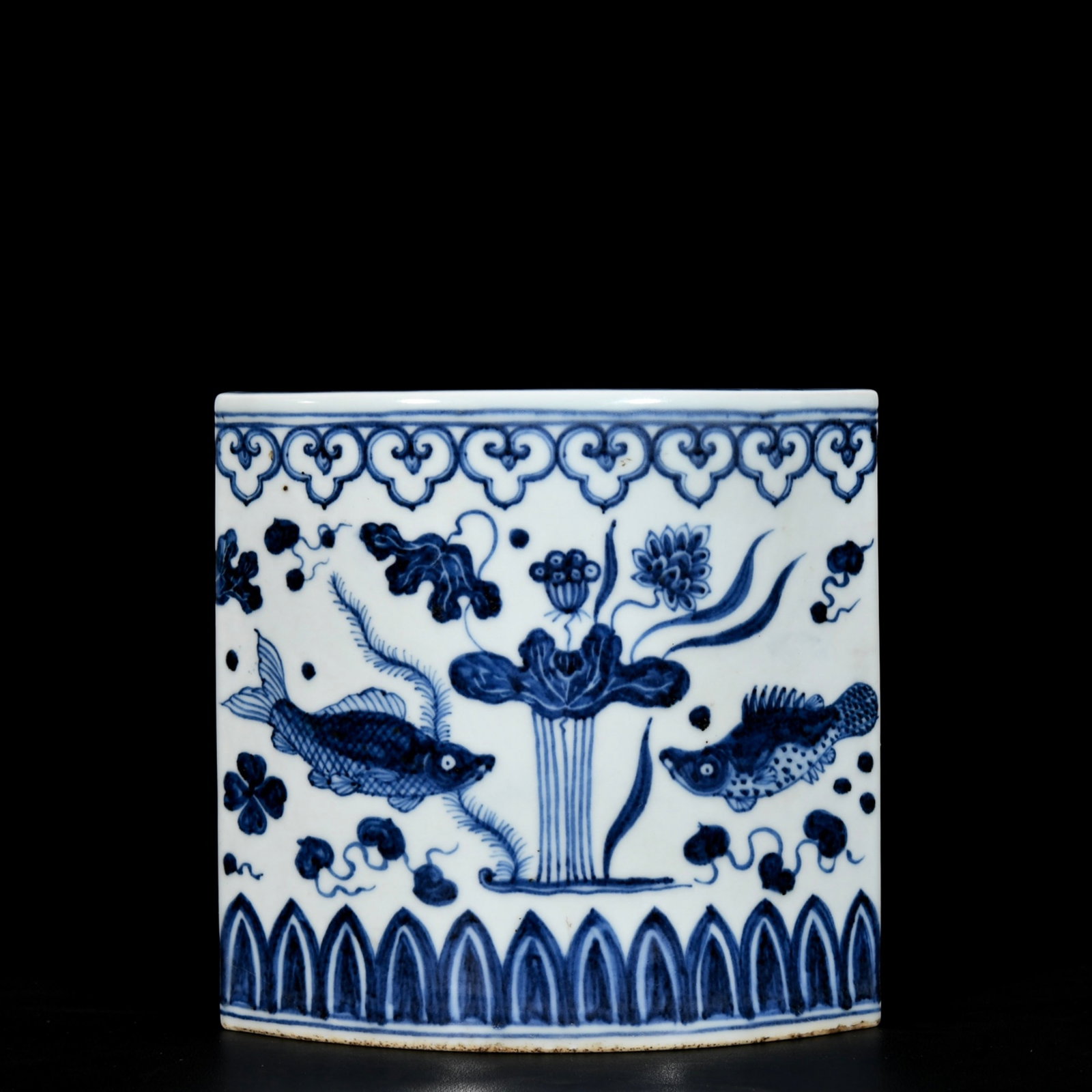 An Exquisite Blue and White Hornwort Pattern Brush Pot: An Exquisite Blue and White Hornwort Pattern Brush Pot,Ming Dynasty,China,Xuande Six-character Mark,Size:7.5inx7.9in 青花鱼藻纹笔筒,中国明&#