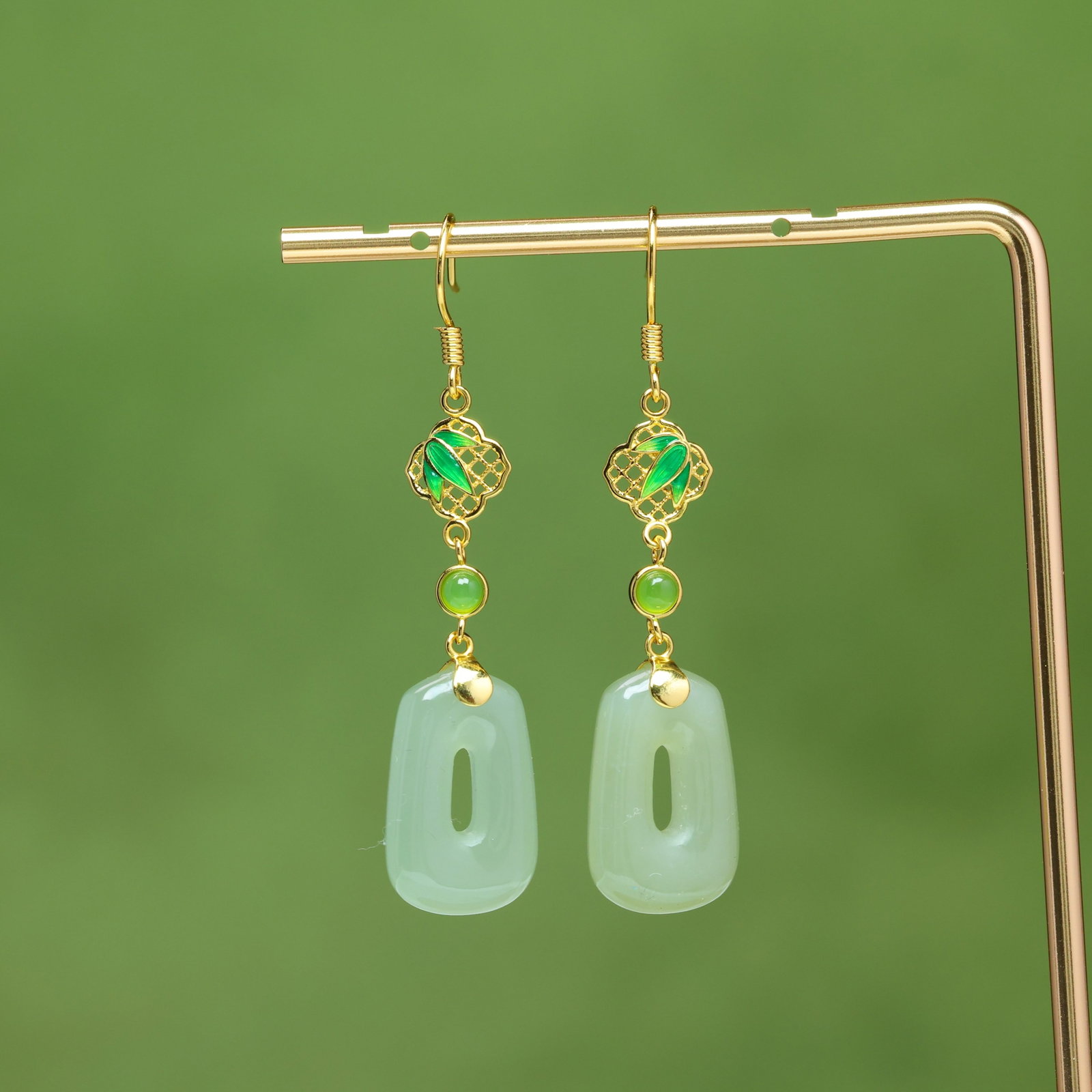 A Pair of Exquisite Sterling Silver-Gold Plated Inlaid White Jade Enamel Earrings,Inlaid Pearls: A Pair of Exquisite Sterling Silver-Gold Plated Inlaid White Jade Enamel Earrings,Inlaid Pearls,Size:12mmx19mm