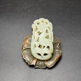 An Exquisite White Jade Hollow Flower and Bird Pattern Pendant