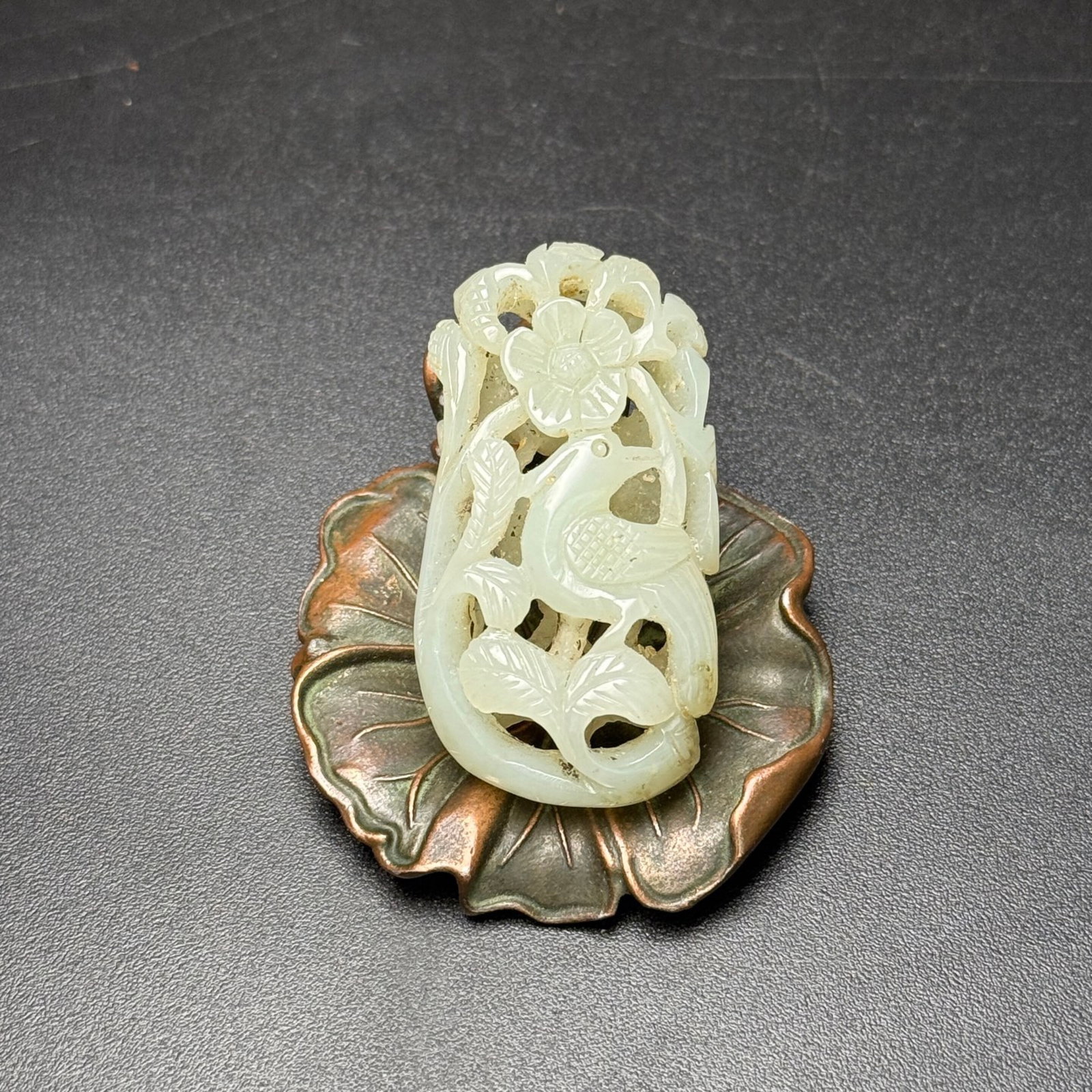 An Exquisite White Jade Hollow Flower and Bird Pattern Pendant: An Exquisite White Jade Hollow Flower and Bird Pattern Pendant,Qing Dynasty,China,Size:48mmx26mmx12mm,Weight:17g