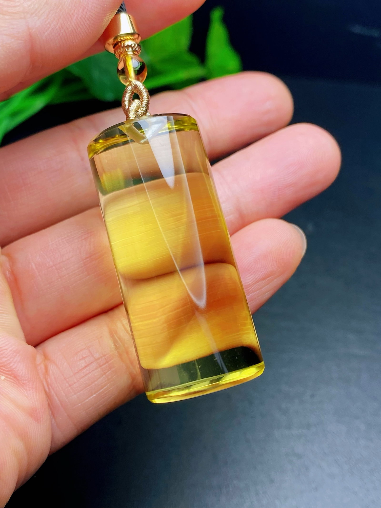 An Exquisite Crystal Pendant - 5