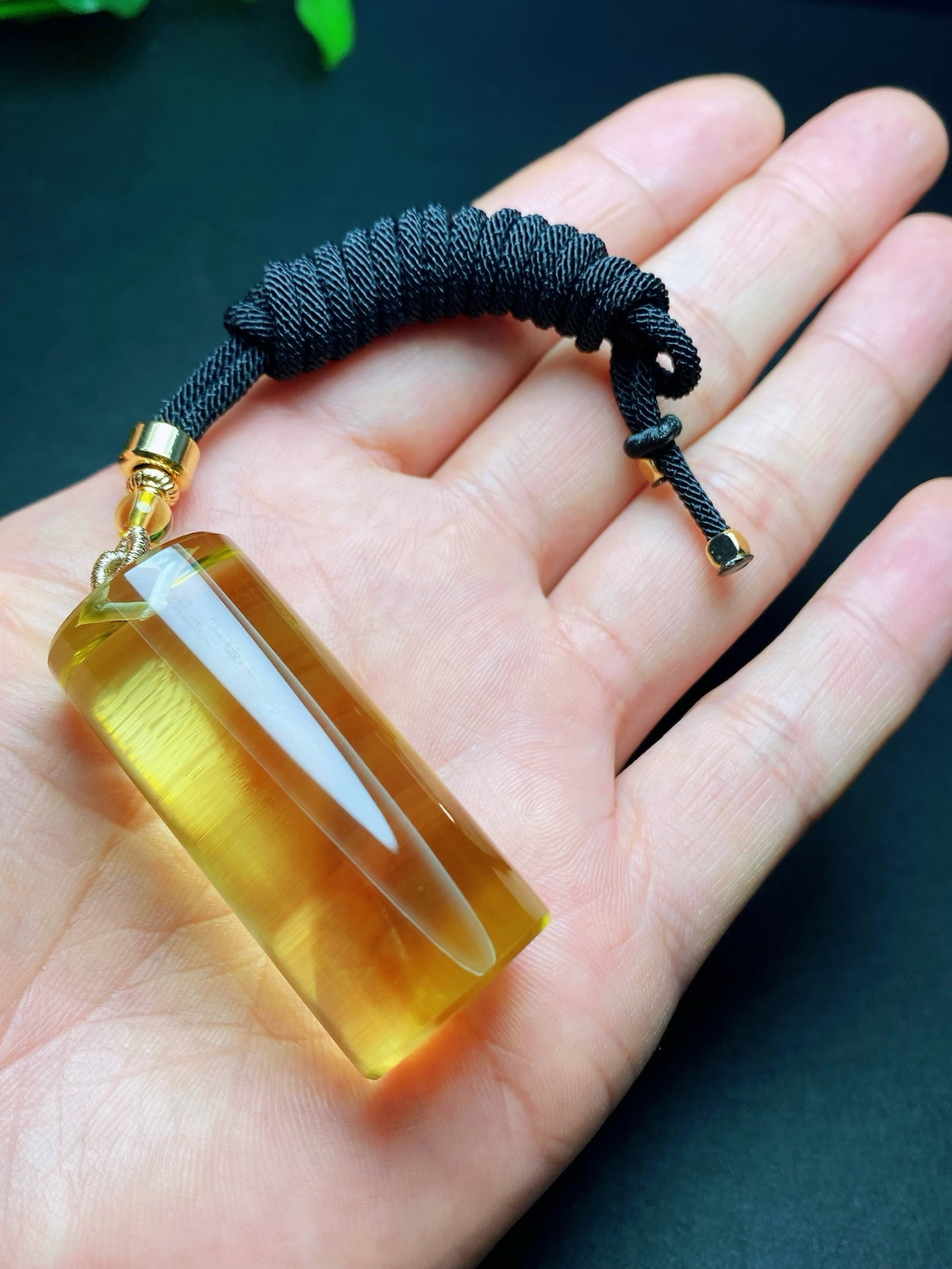 An Exquisite Crystal Pendant - 6