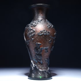 An Exquisite Glass Figure Pattern Vase
