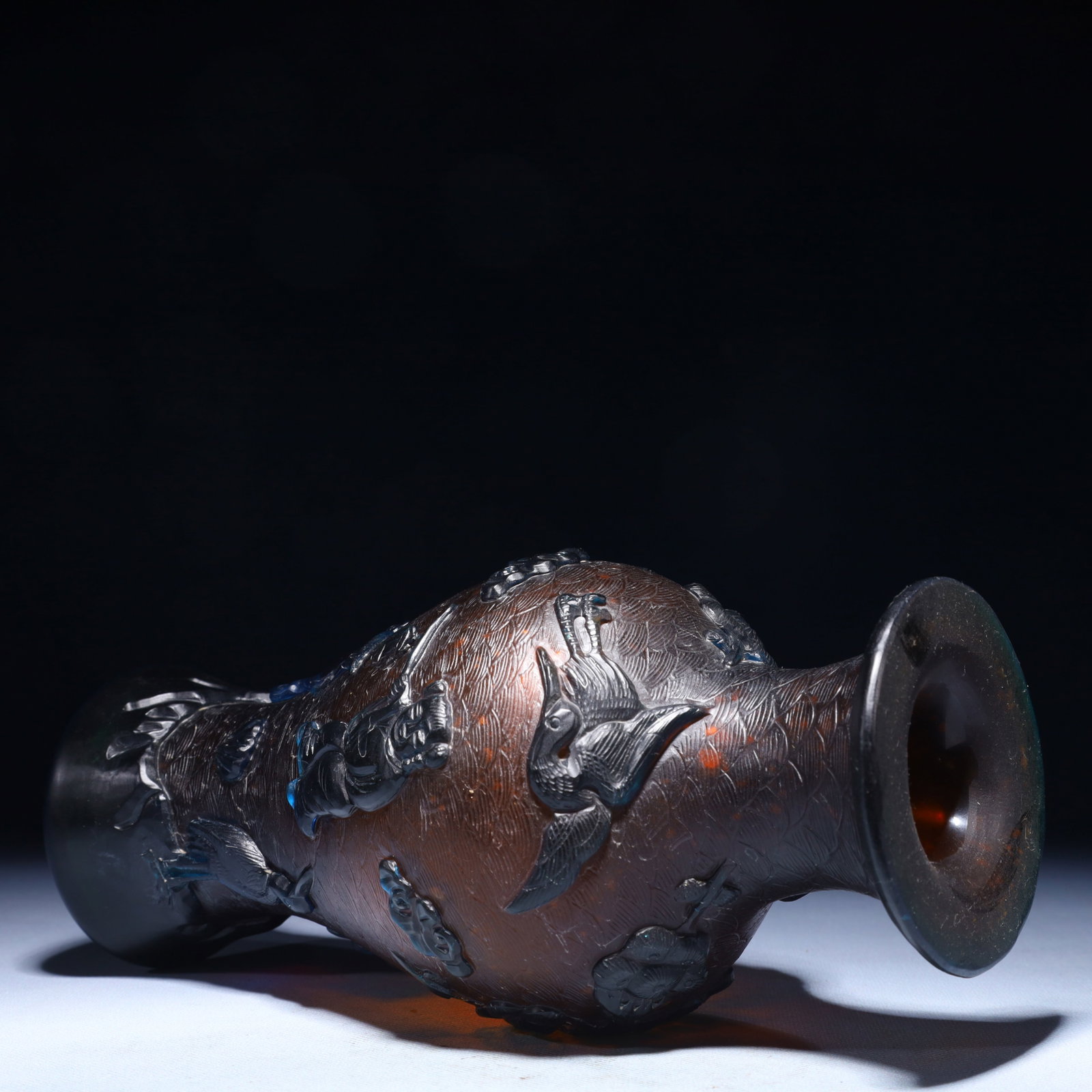 An Exquisite Glass Figure Pattern Vase - 9