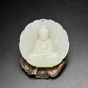 An Exquisite White Jade Statue of Avalokitesvara Pattern Pendant