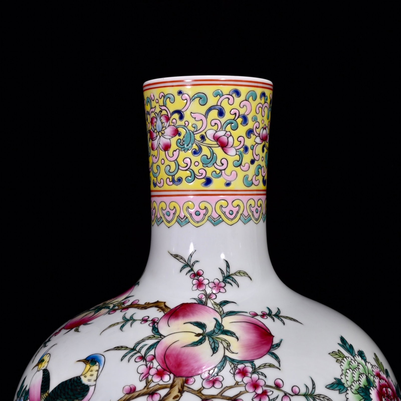A Rare Enamel Flower and Bird Pattern Vase - 4