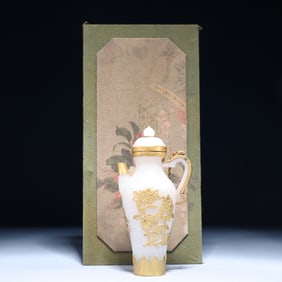An Exquisite White Jade Cover with Gold Flower Pattern Ewer