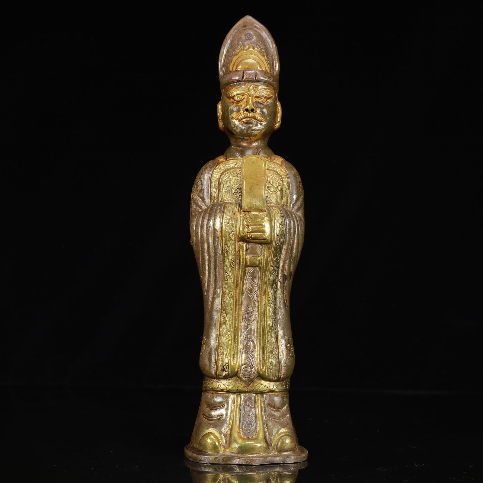 An Exquisite Gilt Silver Figure Ornament: An Exquisite Gilt Silver Figure Ornament,Qing Dynasty, China,Size:2.8inx10.2in,Weight:500g 银鎏金人物摆件,中国清代
