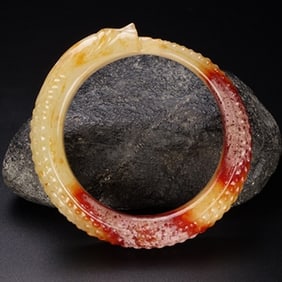 An Exquisite White Jade Dragon-head Pendant