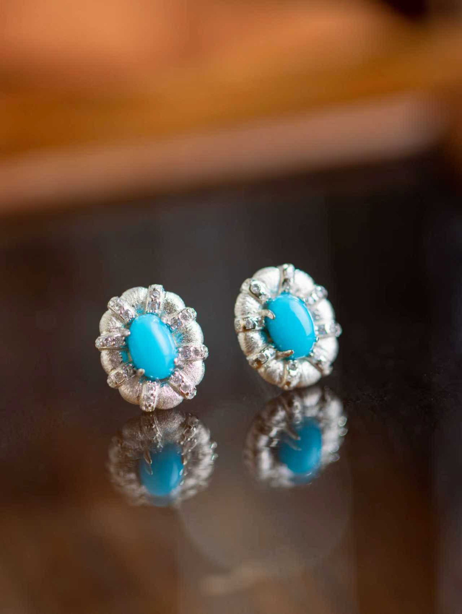 A Pair of Exquisite Sterling Silver Inlaid Turquoise Earrings,Inlaid Diamond: A Pair of Exquisite Sterling Silver Inlaid Turquoise Earrings,Inlaid Diamond 一对纯银镶绿松石耳钉,嵌钻石