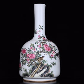 An Exquisite Famille-Rose Flower and Bird Pattern Vase,with poem