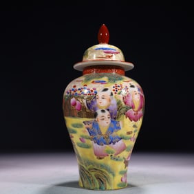 An Exquisite Enamel Painted Gold Character and Story Pattern Tea Caddy