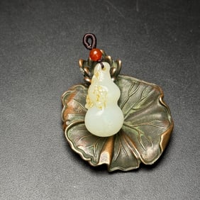 An Exquisite White Jade Gourd Pendant