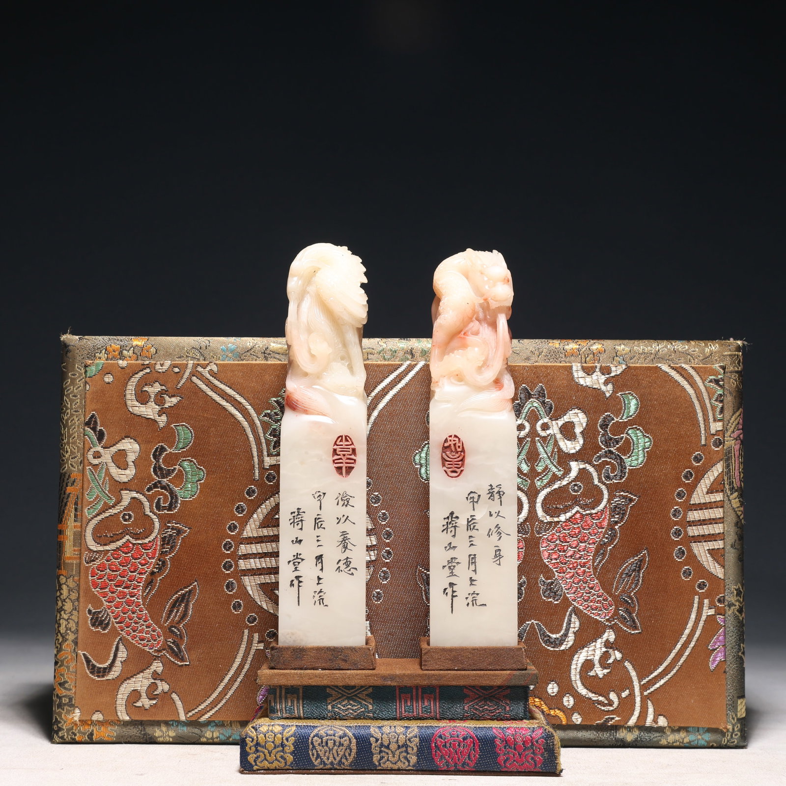 A Pair of Exquisite Shoushan Stone Dragon and Phoenix Pattern Seals: A Pair of Exquisite Shoushan Stone Dragon and Phoenix Pattern Seals,Qing Dynasty,China,With Mark,Size:1.4inx6.2in,(Box)11inx6.5inx3.3in,Weight:700g 一对寿山石龙