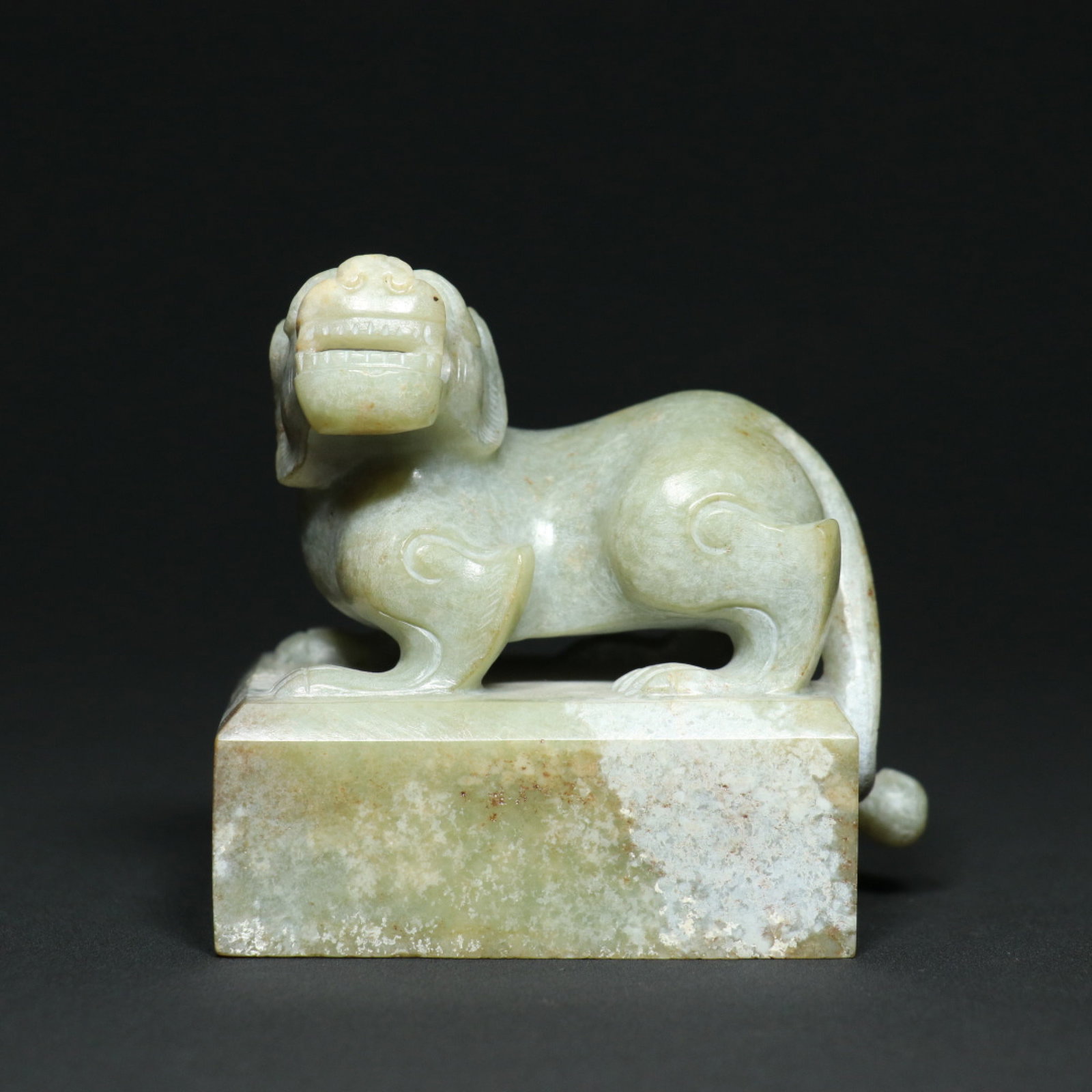 An Exquisite White Jade Tiger Pattern Seal (1 of 9)
