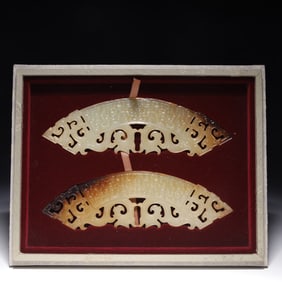 A Pair of Exquisite White Jade Dragon Pattern Pendants