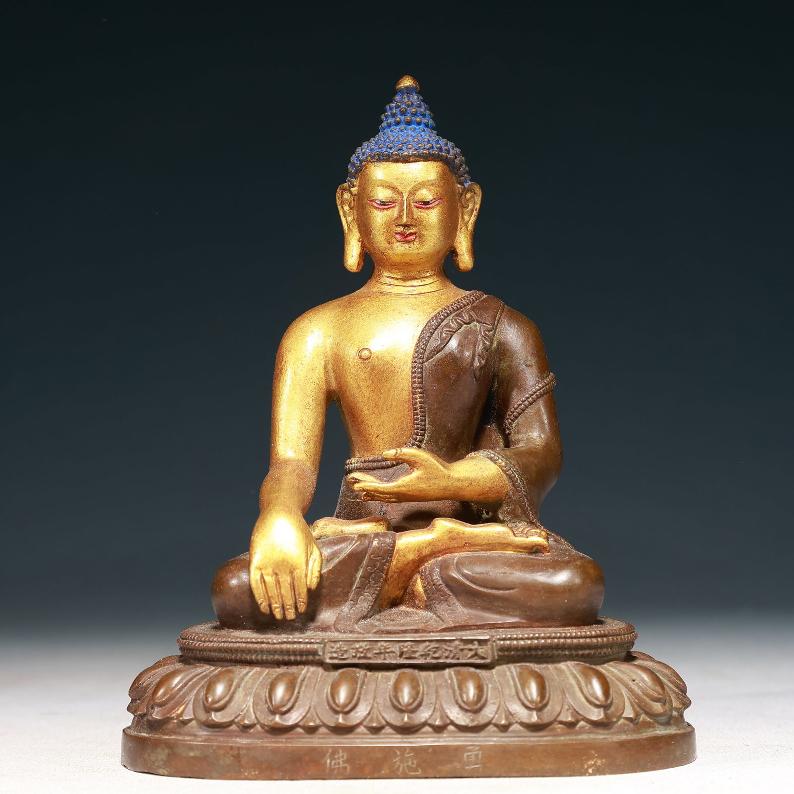A Solemn Gilt Bronze Statue of Sakyamuni: A Solemn Gilt Bronze Statue of Sakyamuni,Qing Dynasty,China,Qianlong Mark,Size:5.3inx3.5inx6.7in,Weight:1200g 铜鎏金释迦摩尼像,中国清&